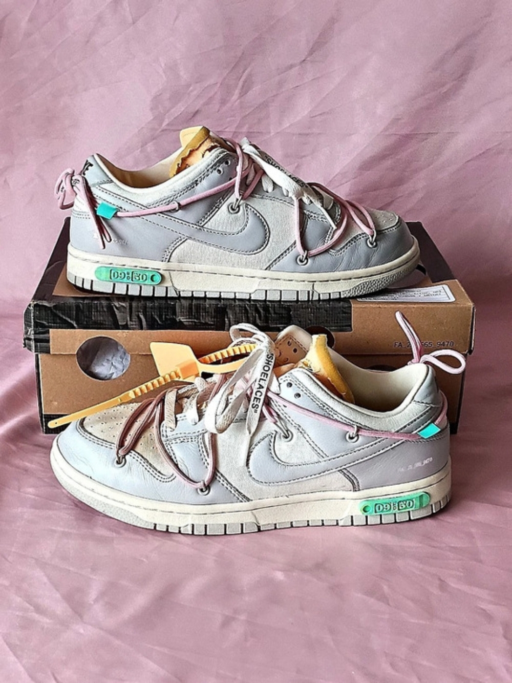 Nike Men Sneakers Light Grey with Pink and Teal Accents